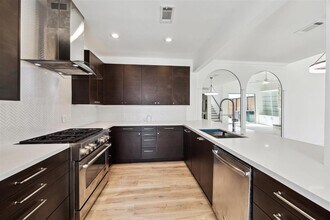 3029 Bering Dr in Houston, TX - Building Photo - Building Photo
