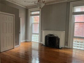 900 Main St in Buffalo, NY - Building Photo