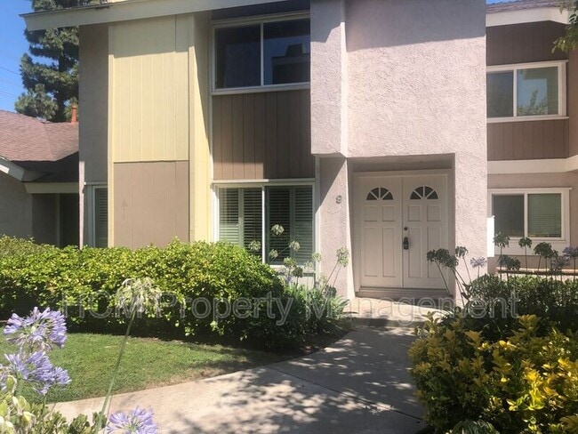 9 Goldenbush in Irvine, CA - Foto de edificio - Building Photo