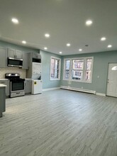 40 Stegman St, Unit UPSTAIRS 1 in Jersey City, NJ - Building Photo - Building Photo