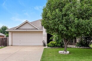1012 Junegrass Ln in Crowley, TX - Building Photo