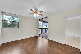 8415 Forest Hills Dr, Unit 305 in Coral Springs, FL - Building Photo - Building Photo