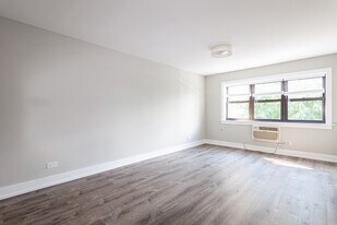 454 W Barry Ave, Unit B in Chicago, IL - Building Photo