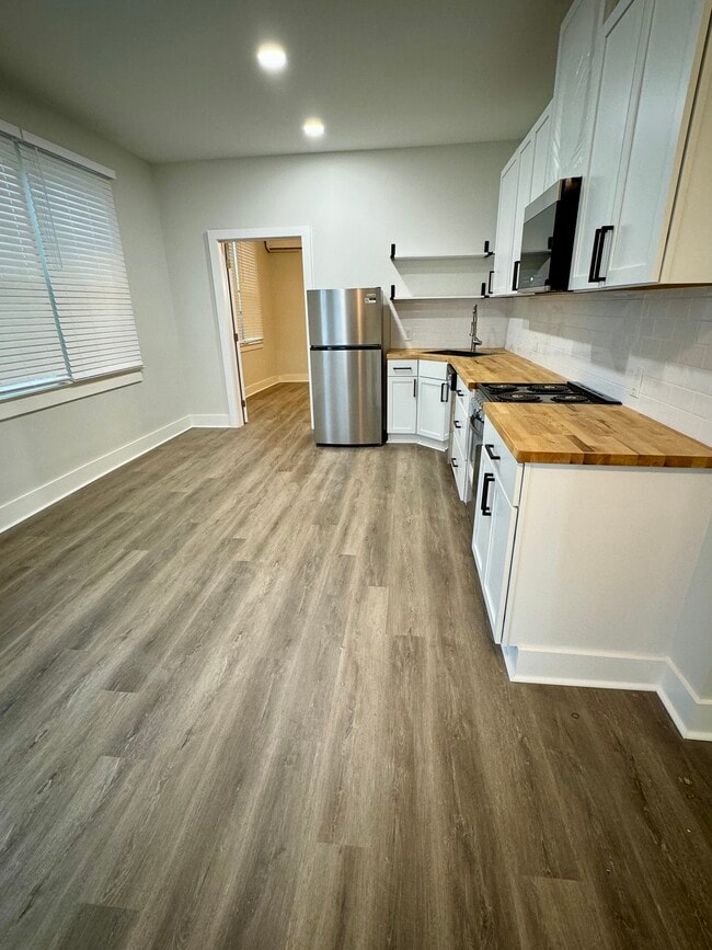 631 University Walk, Unit 1 in Baton Rouge, LA - Foto de edificio - Building Photo