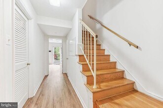 6719 Baron Rd in McLean, VA - Building Photo - Building Photo