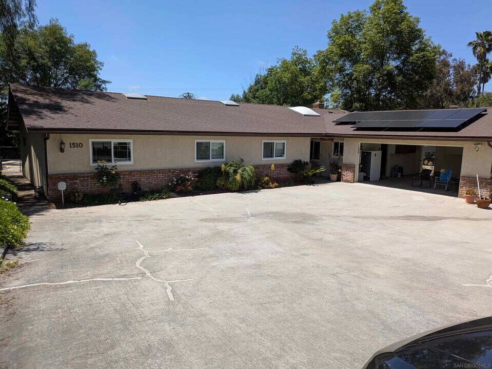 1510 Sunrise Dr in Vista, CA - Building Photo