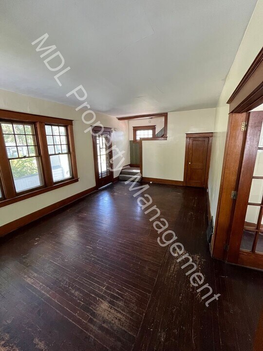 127 S Bond St in Saginaw, MI - Building Photo