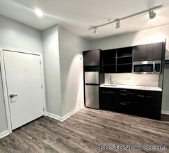 82 Franklin St, Unit 306 in Worcester, MA - Building Photo - Building Photo