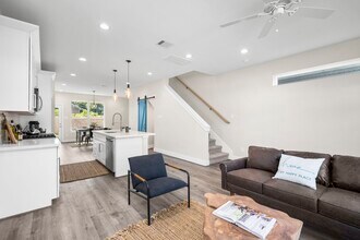 8016 Willow St in Houston, TX - Building Photo - Building Photo