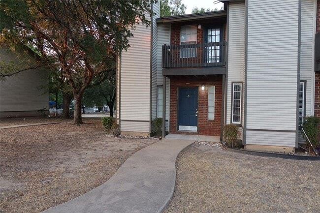 property at 1830 River Crossing Cir