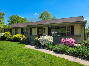 1404 Carlton Dr in Lancaster, PA - Building Photo - Building Photo
