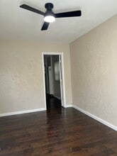 606 W 4th Ave in La Habra, CA - Foto de edificio - Building Photo