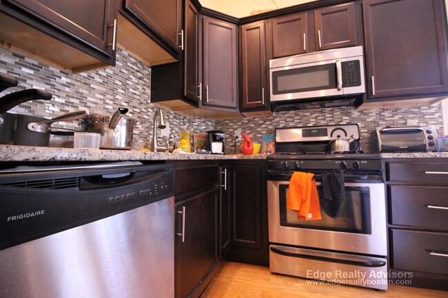 15 Sparhawk St, Unit 1