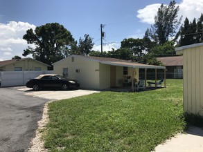 3874 7th Ave N in Lake Worth, FL - Building Photo - Building Photo