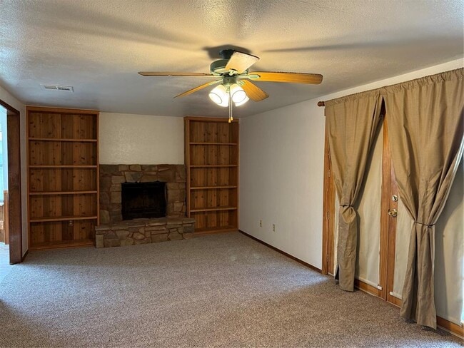 1071 Raintree Mansion in Yukon, OK - Building Photo - Building Photo