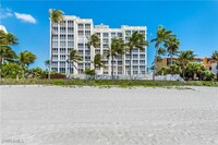 3377 Gulf Shore Blvd N in Naples, FL - Foto de edificio - Building Photo