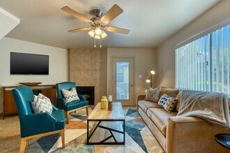 Riverview Townhomes in Mesa, AZ - Foto de edificio - Building Photo