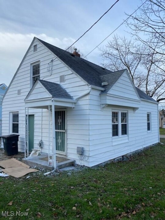 1112 Courtland Ave in Akron, OH - Building Photo