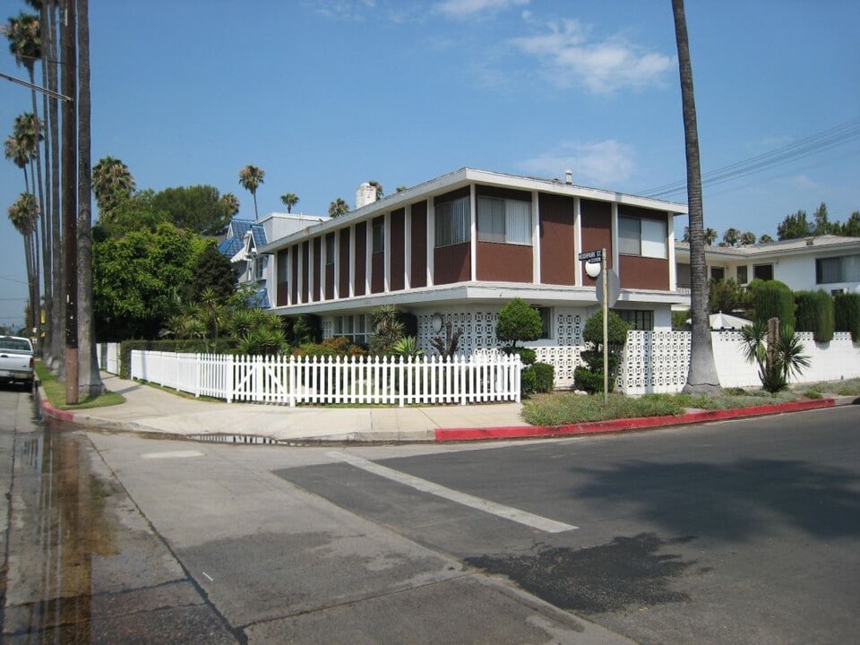 13203 Moorpark St, Unit 1 in Sherman Oaks, CA - Building Photo