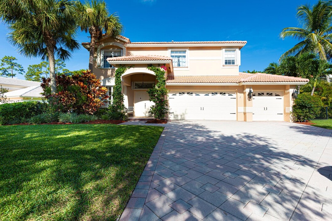 621 Cypress Crossing in Wellington, FL - Building Photo