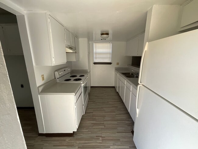 1015 SW 81st St in Oklahoma City, OK - Foto de edificio - Building Photo