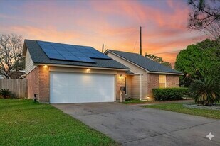 15510 W Barbara Cir in Houston, TX - Building Photo