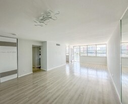 250 174th St in Sunny Isles Beach, FL - Building Photo