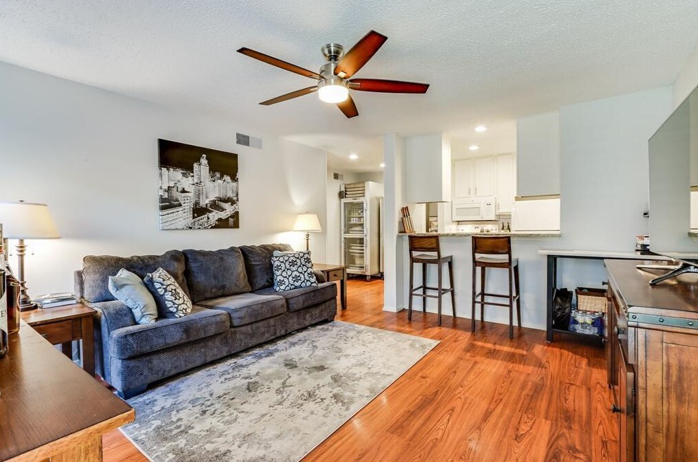 1810 N Garrett Ave in Dallas, TX - Foto de edificio