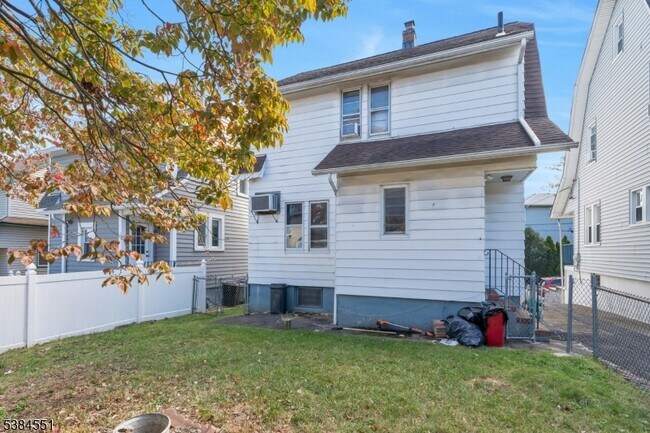 256 Hamilton Ave in Clifton, NJ - Building Photo - Building Photo