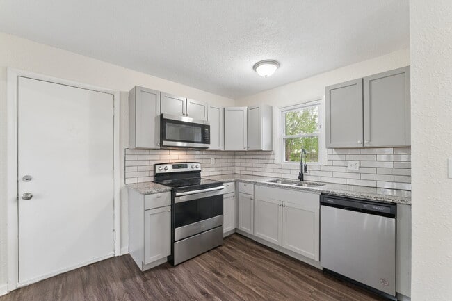 5026 Locust Ave in Kansas City, KS - Building Photo - Building Photo