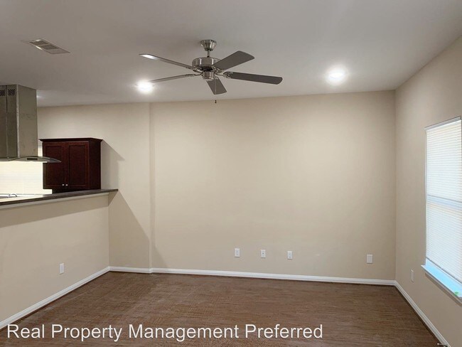 4528 Mayflower St in Houston, TX - Foto de edificio - Building Photo