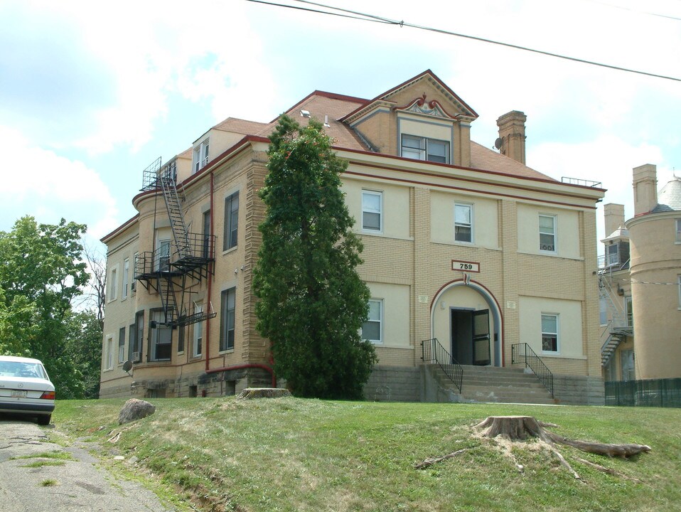 759 Greenwood Ave in Cincinnati, OH - Foto de edificio