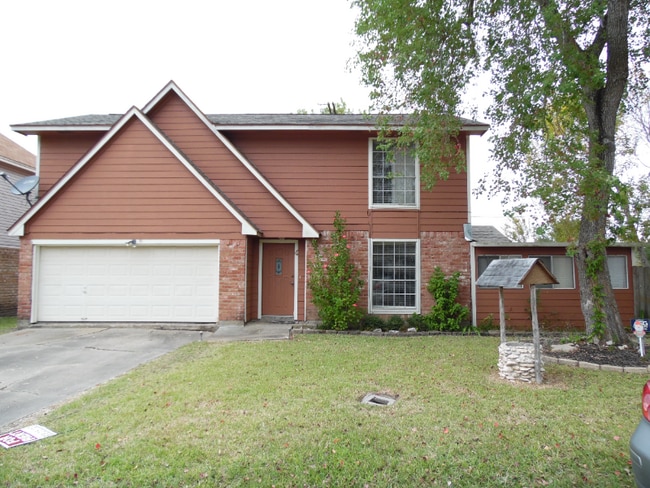 4 Dallas Ct in Angleton, TX - Building Photo - Building Photo