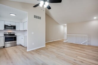 1832 S Laurel St in Wichita, KS - Foto de edificio - Building Photo