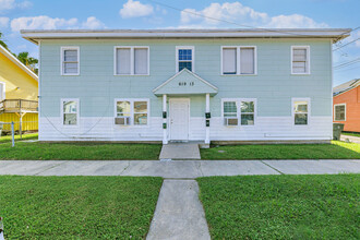 1302 Winnie St in Galveston, TX - Building Photo - Building Photo