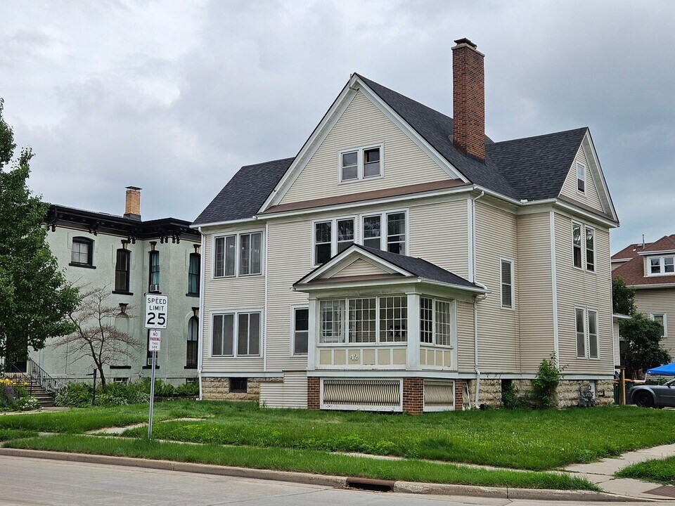 42 N Park Ave-Unit -42 N Park Ave - Unit 2 in Fond du Lac, WI - Building Photo