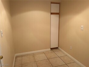 10041 Woodhouse Dr in Las Vegas, NV - Building Photo - Building Photo