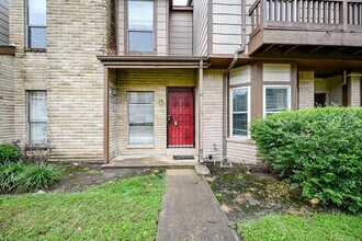 12300 Brookglade Cir in Houston, TX - Building Photo - Building Photo