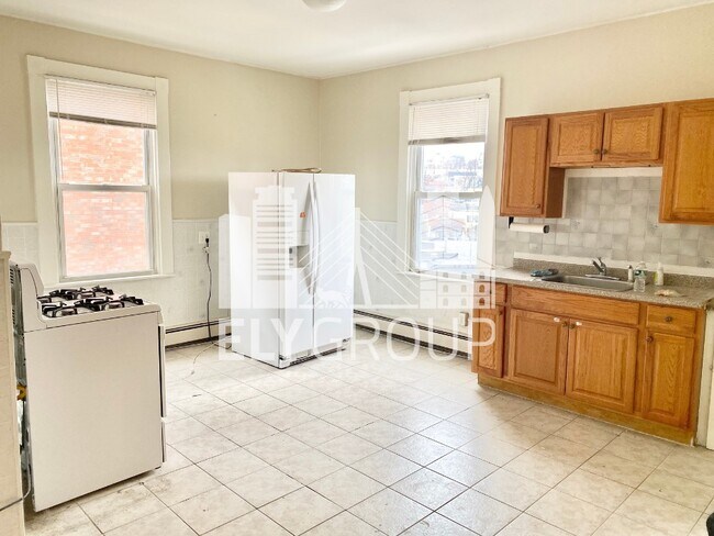 16 Webster Ave, Unit 3