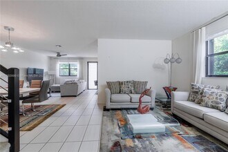 10590 NW 78th Terrace in Doral, FL - Foto de edificio - Building Photo