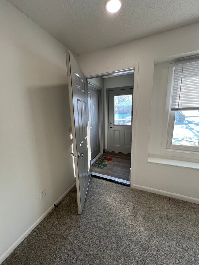 5324 Jennifer Dr in Pleasant Hill, IA - Building Photo - Building Photo