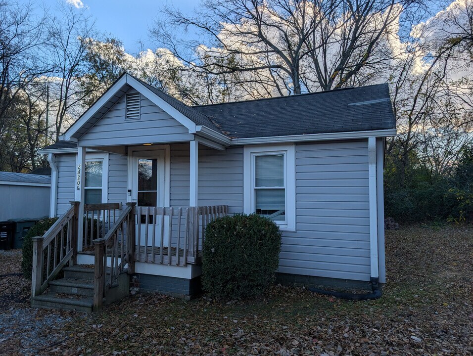 Room in House on Kannapolis Hwy in Concord, NC - Building Photo