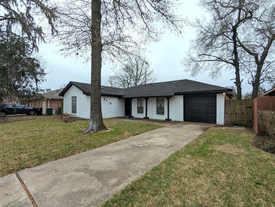8410 Rinn St in Houston, TX - Building Photo