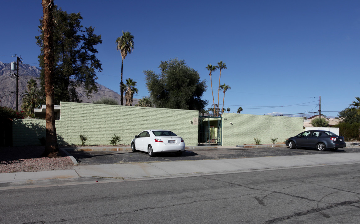 535 S Mountain View Dr in Palm Springs, CA - Building Photo