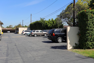 Garden Bay Apartments in Garden Grove, CA - Building Photo - Building Photo