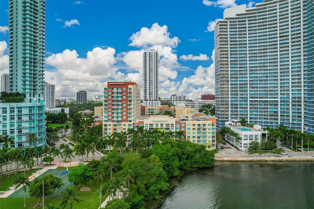 2001 Biscayne Blvd, Unit 26 in Miami, FL - Building Photo