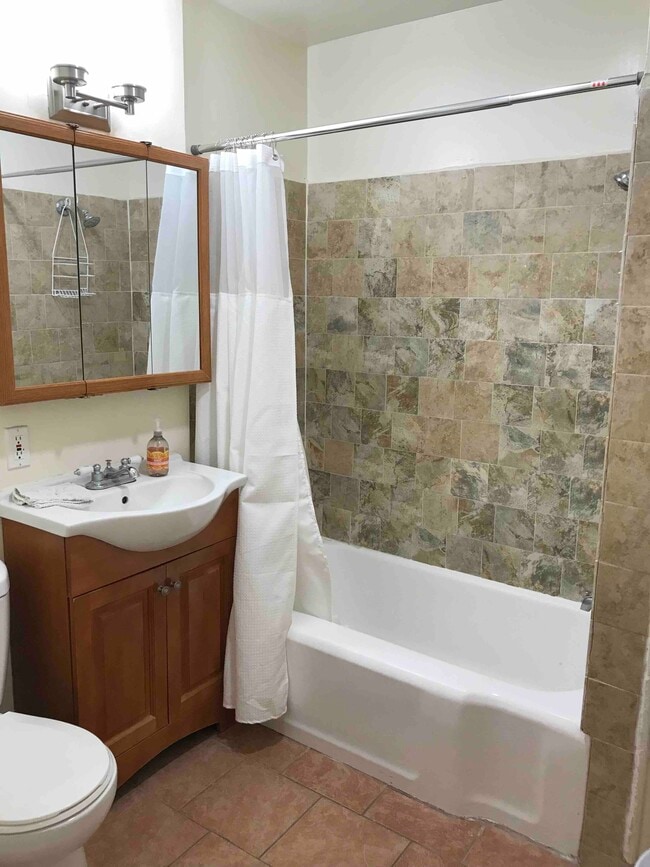 479 Landfair Ave in Los Angeles, CA - Building Photo - Building Photo