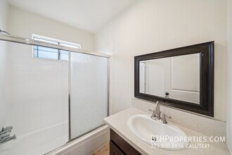 5391 Romaine St in Los Angeles, CA - Building Photo - Building Photo