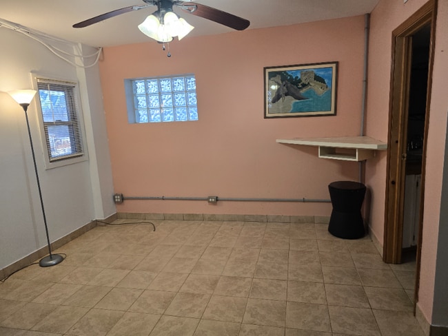 324 S French Broad Ave, Unit Back Apartment in Asheville, NC - Building Photo - Building Photo