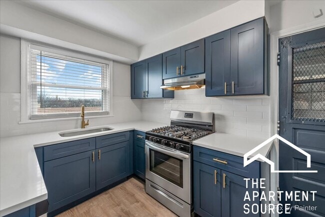 property at 2727 W Berwyn Ave